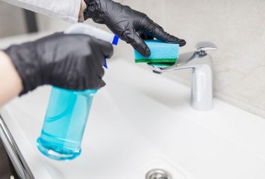 Cleaning sink